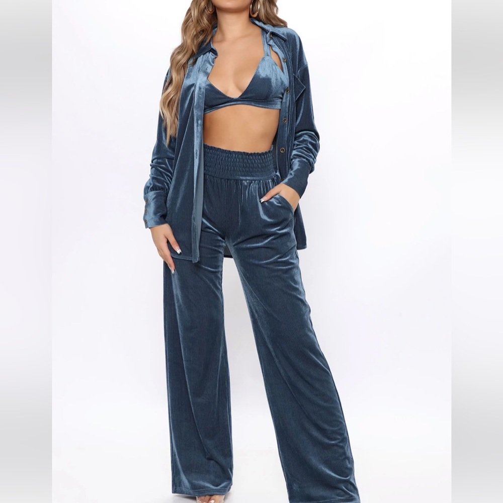 Three piece fashion nova pant set size medium used in good condition.